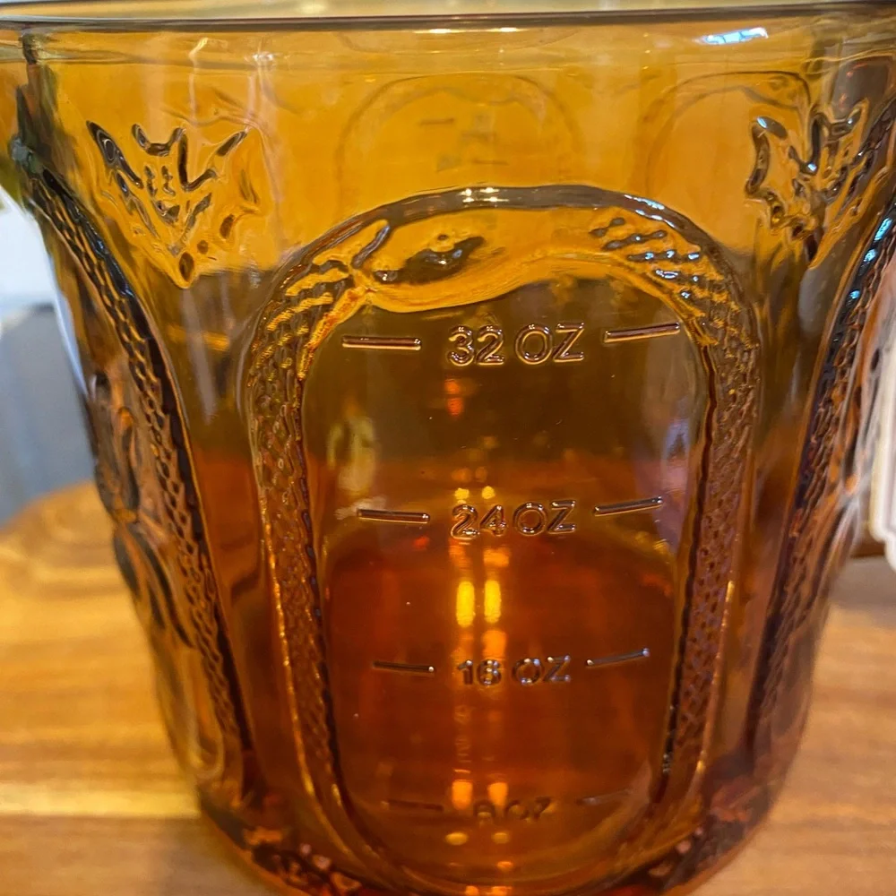 CWC Halloween Glass Measuring Cup With Spiders, Bats & Snakes Orange Amber 32oz